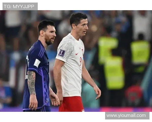 巴萨踢球开启新赛季备战燃热，球员训练全神贯注备战豪取佳绩